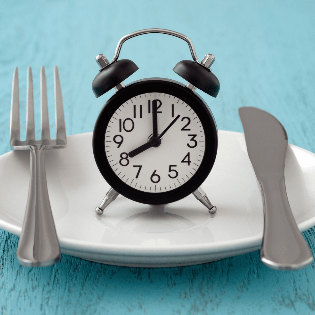 clock depicting intermittent fasting 